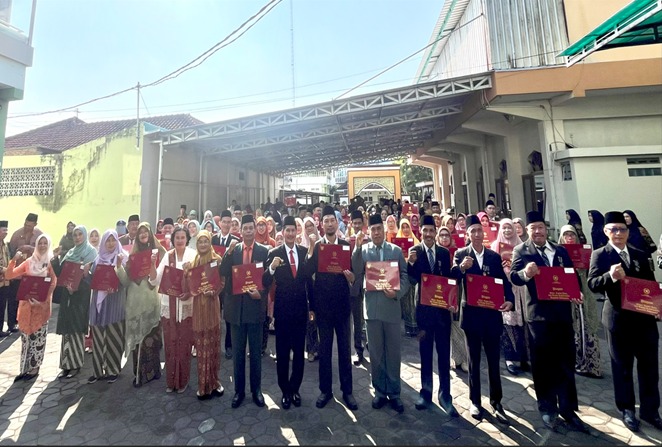 Guru MTsN 9 Bantul Dapat Penghargaan Kehormatan Satyalancana Karya Satya dari Presiden Prabowo Subianto
